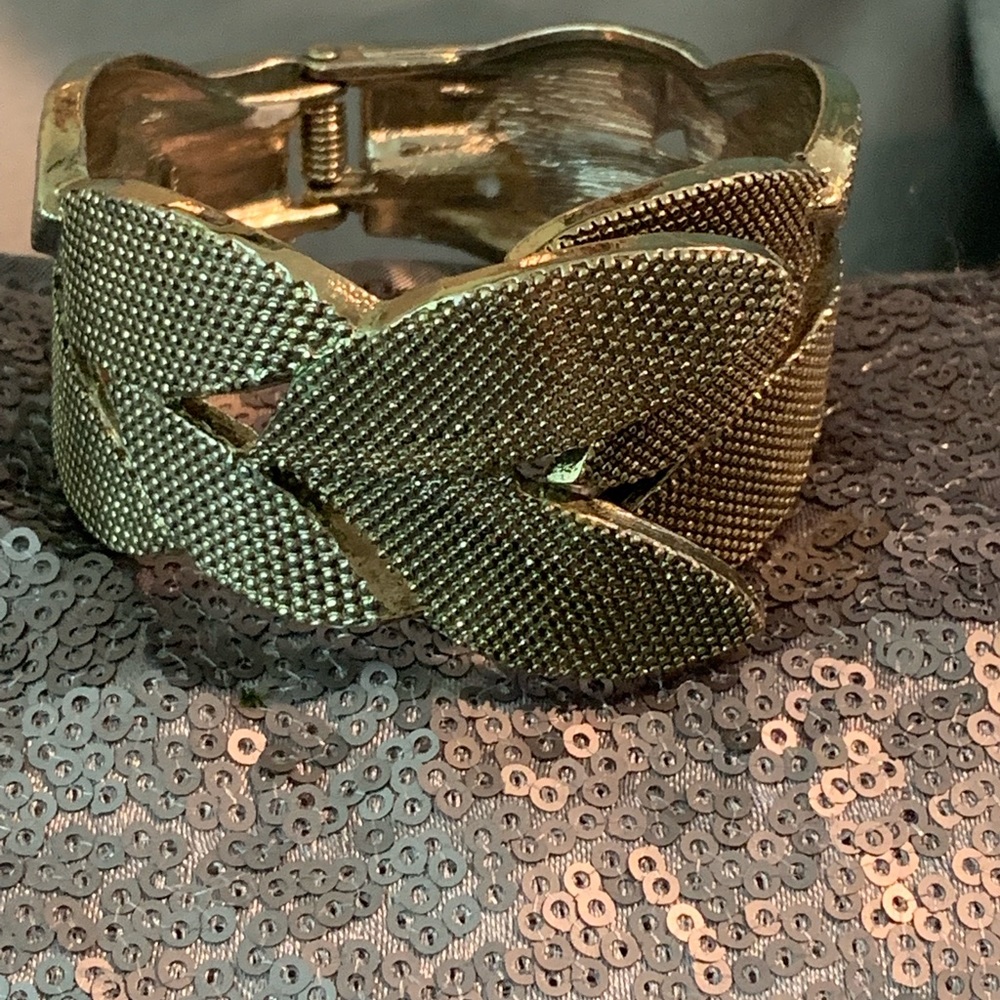 Antique gold styled leaf cuff bracelet